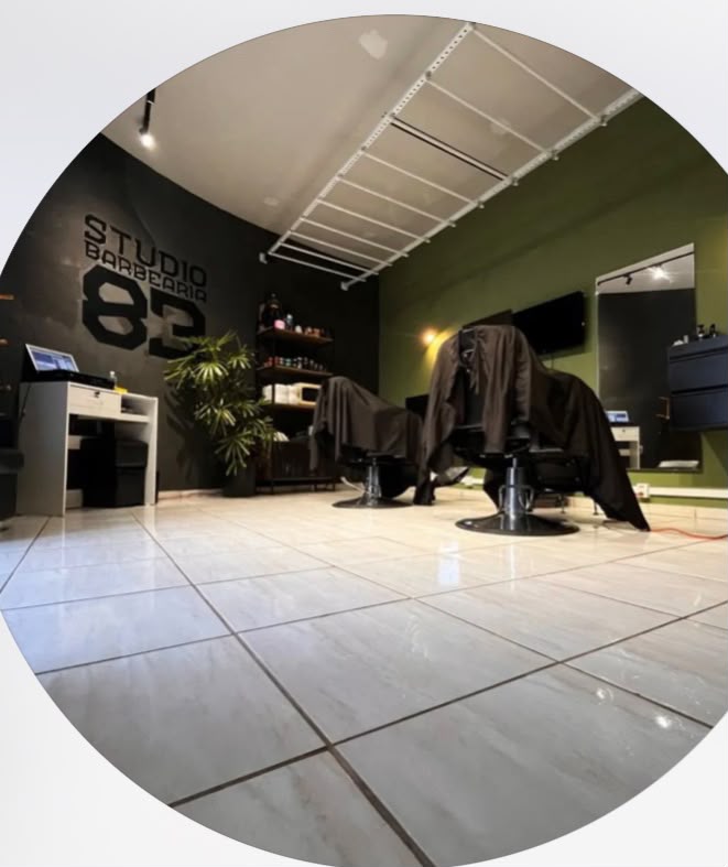 Interior da Studio Barbearia 83